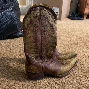 Ladies Old Gringo cowboy boots size 7 1/2. Barely worn.